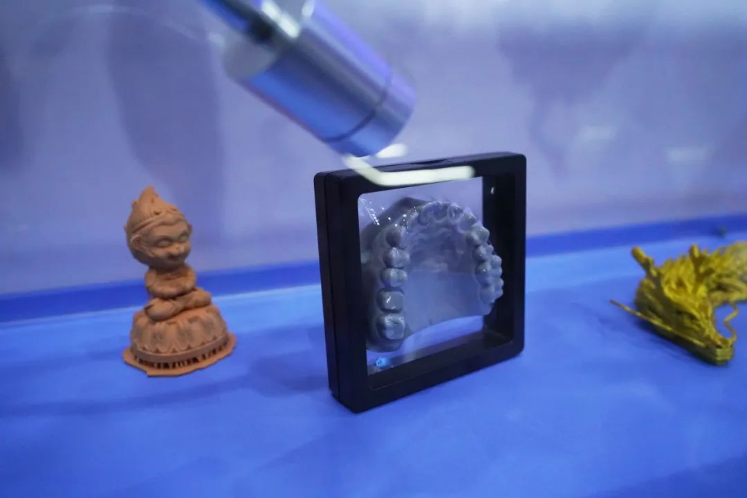 全自動化3D打印機—D300”于2024華南口腔展正式官宣