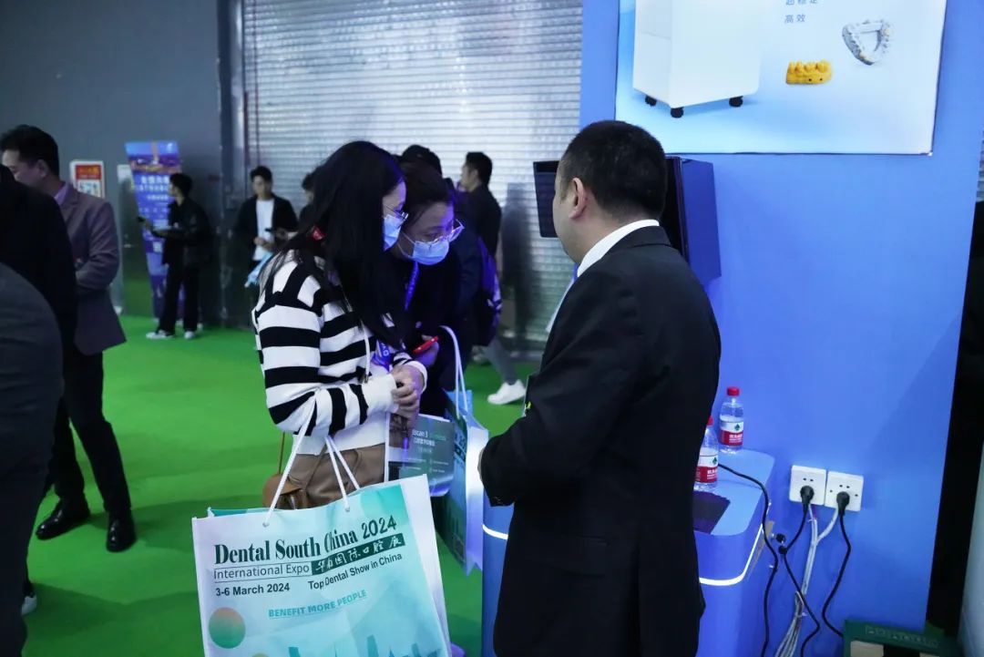 全自動化3D打印機—D300”于2024華南口腔展正式官宣
