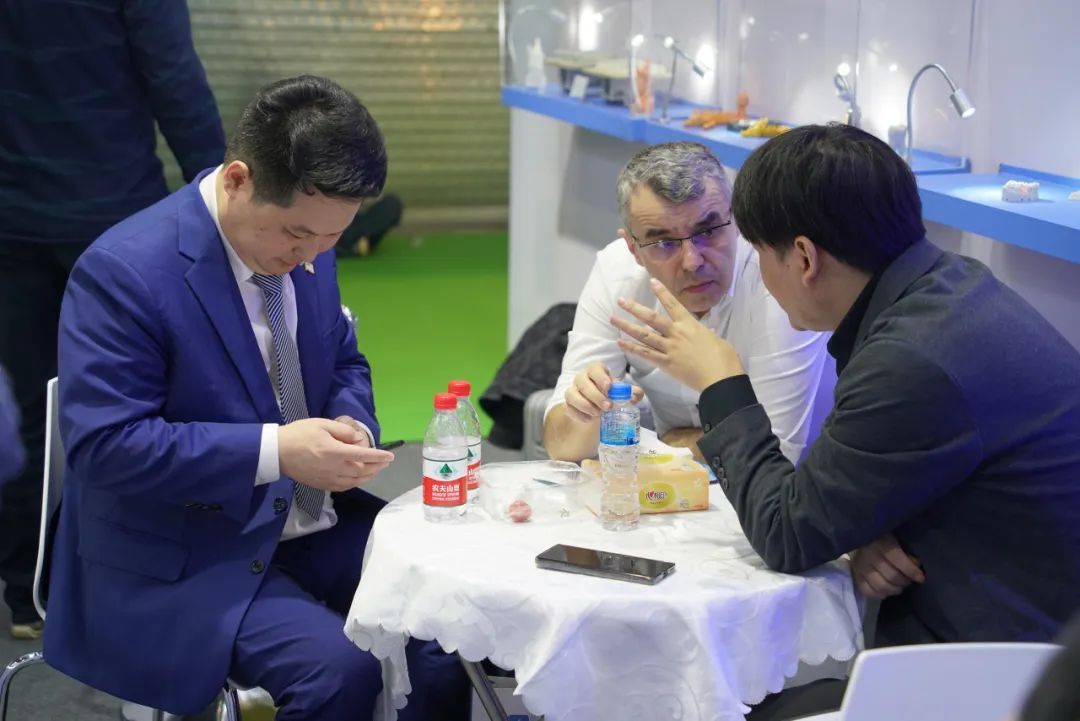 全自動化3D打印機—D300”于2024華南口腔展正式官宣