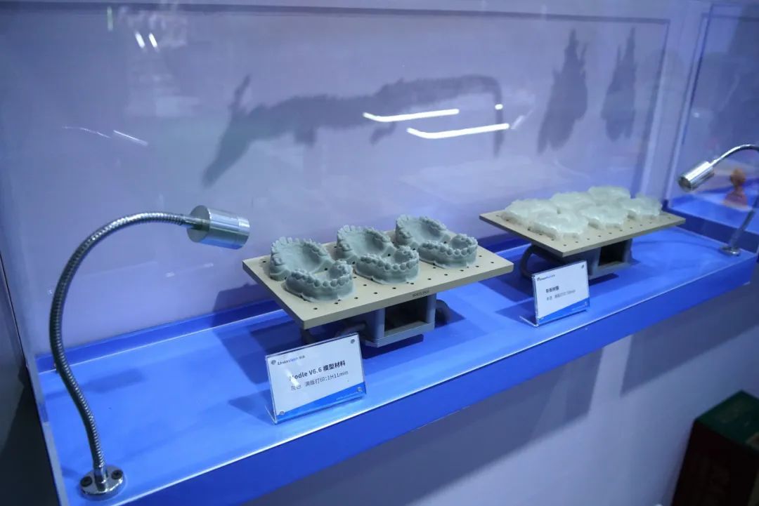 全自動化3D打印機—D300”于2024華南口腔展正式官宣